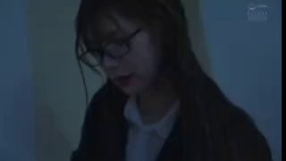 长发美女被网友用尽全力高潮内射~虚脱后还淫欲未尽~还把鸡巴舔硬做上去摇