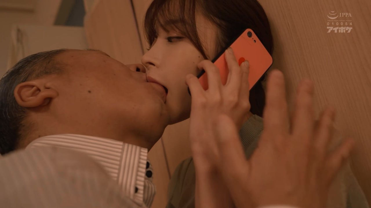 MUDR-201-C おじさんが好きすぎるギャル おじさんの頼みならごっくんだって中出しだってなんだかんだで全部